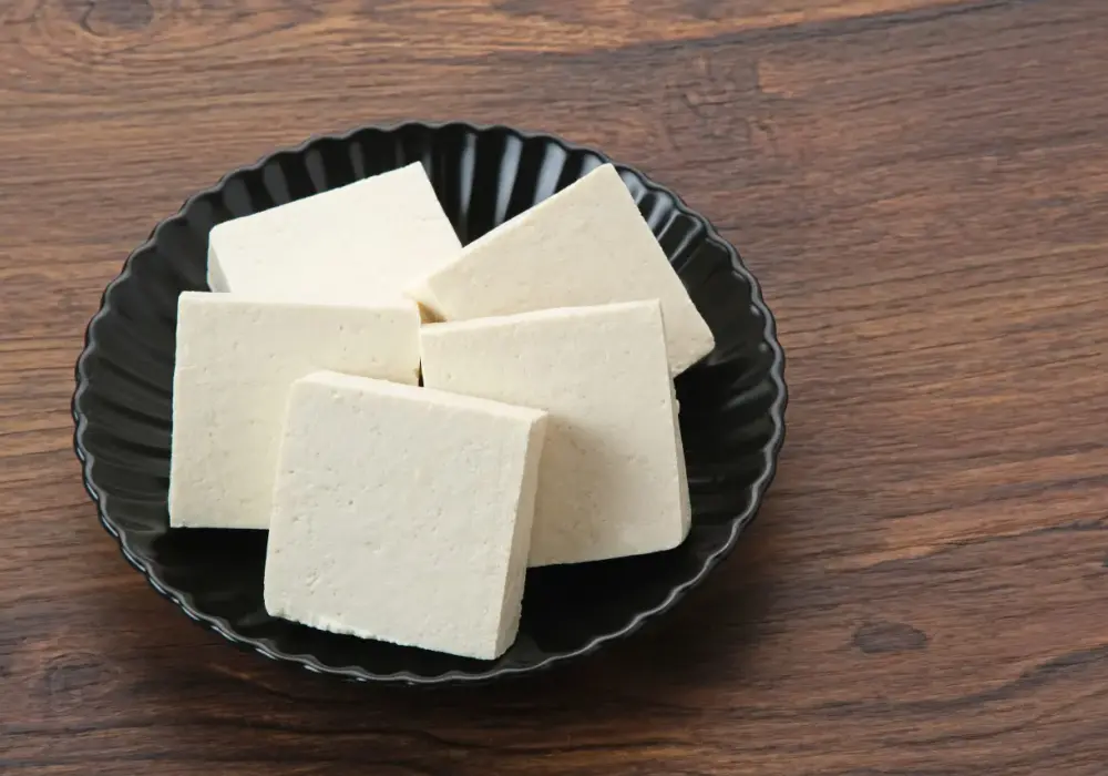 Czy tofu można mrozić i jak wpływa to na jego teksturę - poradnik