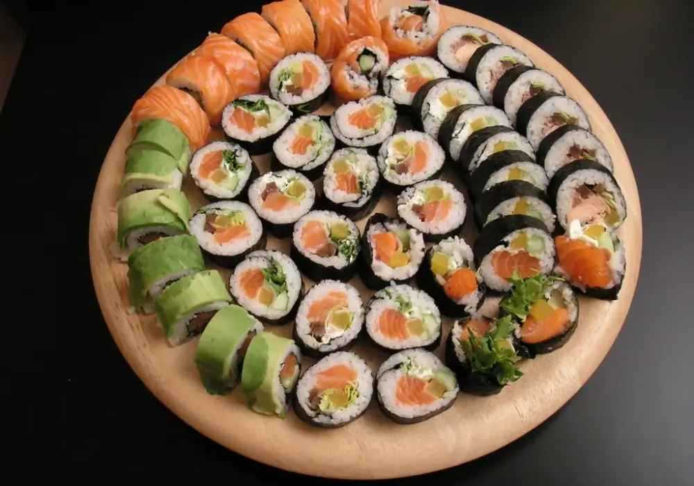 Ile sztuk sushi na osobę? Sprawdź, jak uniknąć błędów przy zamawianiu
