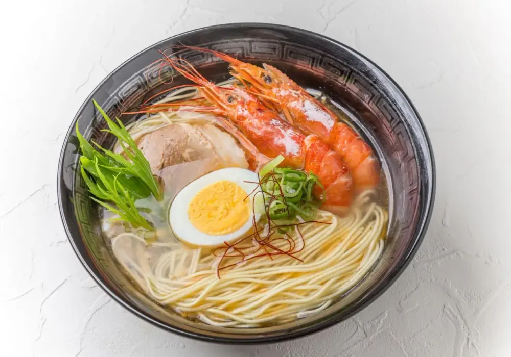 Czy ramen jest dobry? Korzyści zdrowotne, smak i wady tego popularnego dania