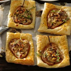 Tarta z gruszkami i serem pleśniowym - pyszne ciasto na każdą okazję