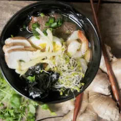 Prosty przepis na domową zupę ramen – jak zrobić ją szybko i smacznie