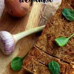 Babka z kapusty kiszonej, boczkiem, cebulką i kminkiem