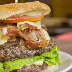 Jak doprawić mięso wołowe na burgery – sekret idealnego smaku i soczystości