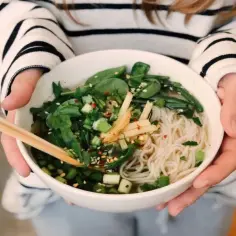 Jak jeść ramen pałeczkami bez trudności – praktyczne wskazówki i etykieta