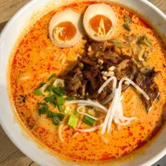 Gdzie na ramen w Warszawie? Sprawdź najlepsze miejsca i uniknij rozczarowania!