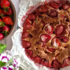 Fit Ciasto z Truskawkami - Zdrowy Placek dla Twojej Diety