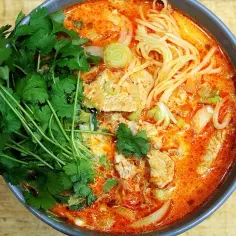 Dania z mlekiem kokosowym: curry, zupy, desery, koktajle