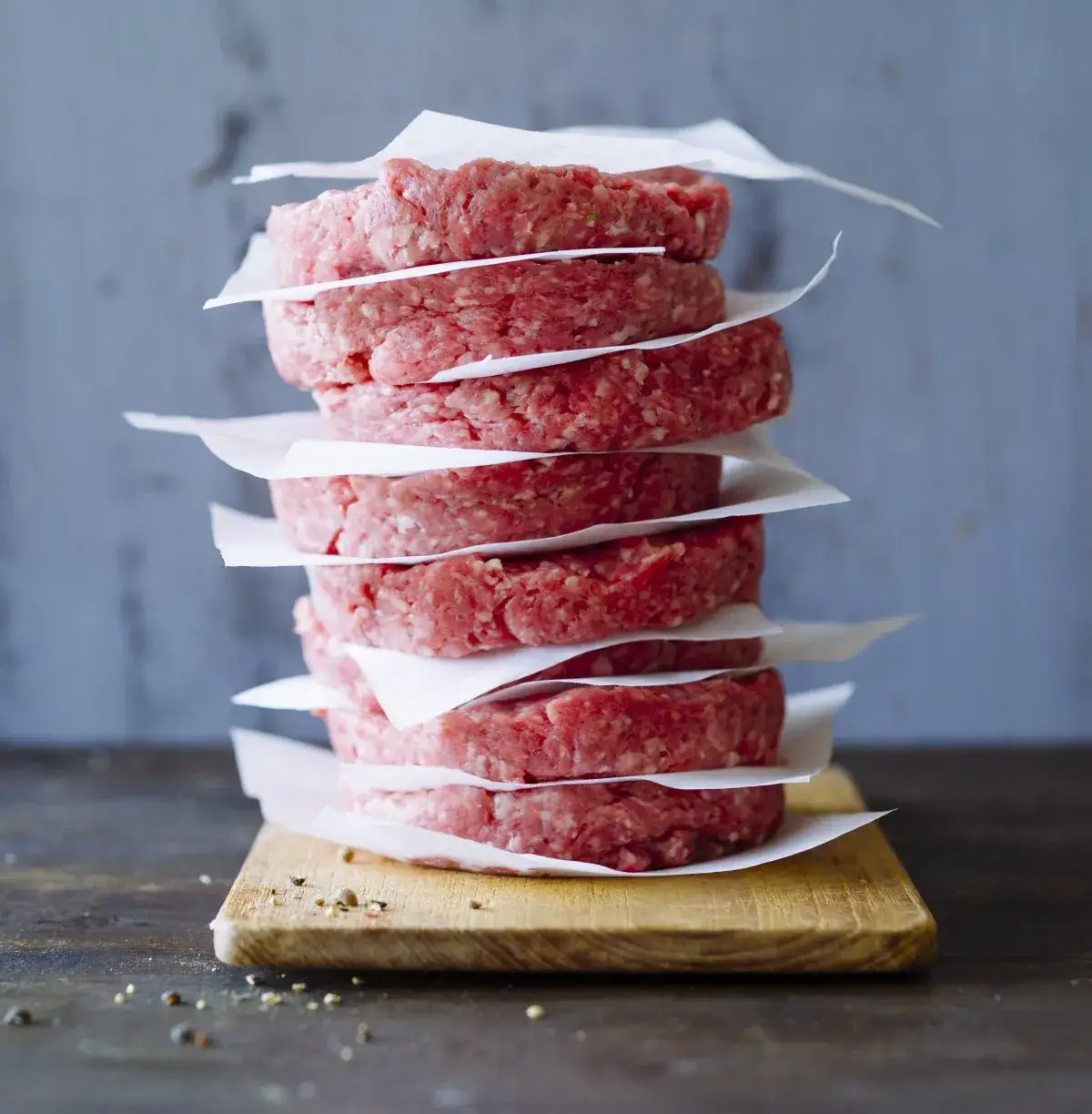 Zdjęcie Jak doprawić mięso wołowe na burgery – sekret idealnego smaku i soczystości