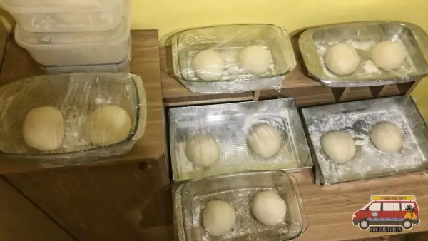 Jak mrozić ciasto na pizzę, aby zachować świeżość i smak?